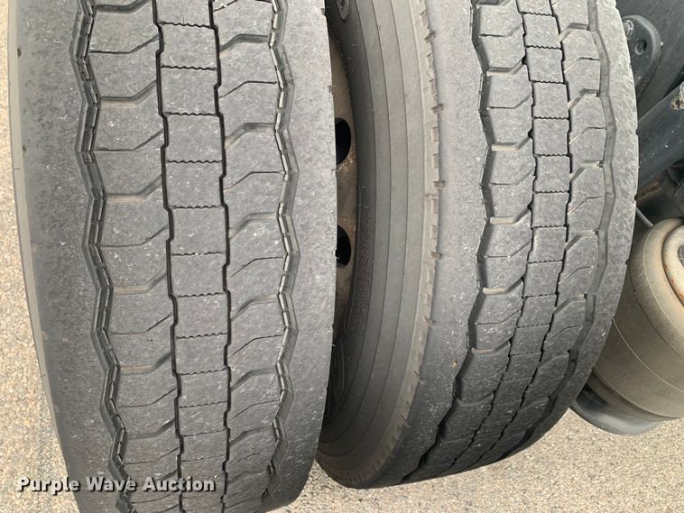 image for item DM7801 2019 Freightliner Cascadia semi truck