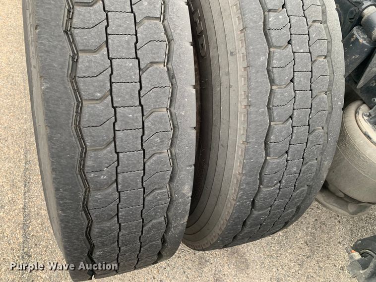 image for item DM7801 2019 Freightliner Cascadia semi truck