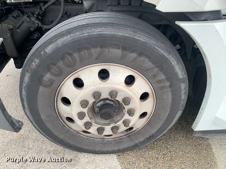 image for item DM7801 2019 Freightliner Cascadia semi truck