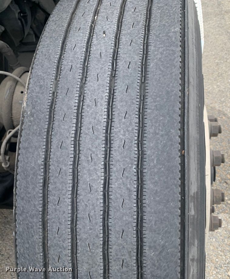 image for item DM7801 2019 Freightliner Cascadia semi truck