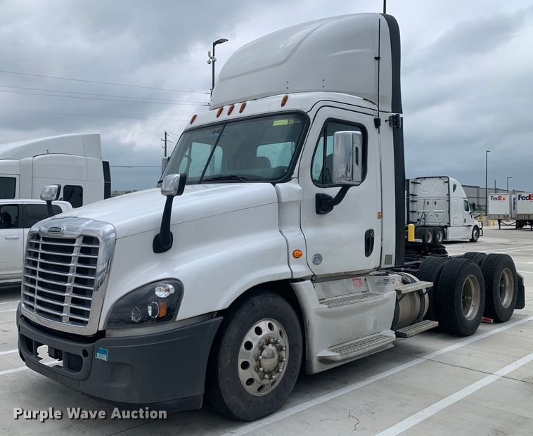 image for item DM7802 2017 Freightliner Cascadia semi truck