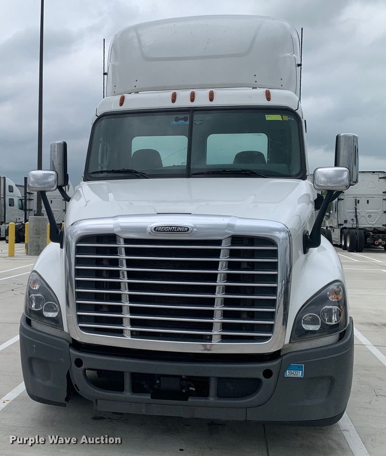 image for item DM7802 2017 Freightliner Cascadia semi truck