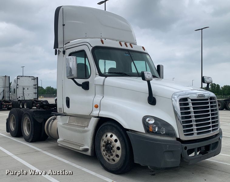 image for item DM7802 2017 Freightliner Cascadia semi truck