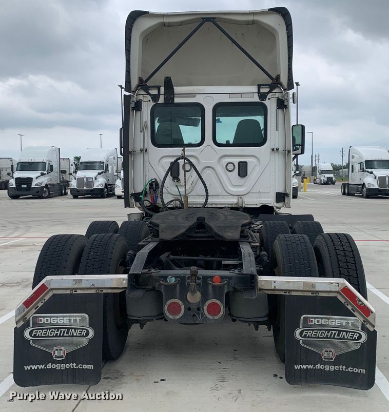 image for item DM7802 2017 Freightliner Cascadia semi truck