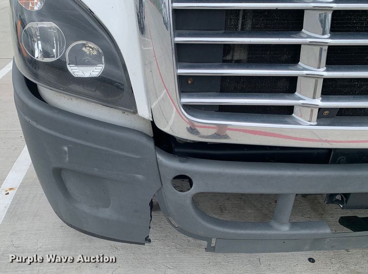 image for item DM7802 2017 Freightliner Cascadia semi truck