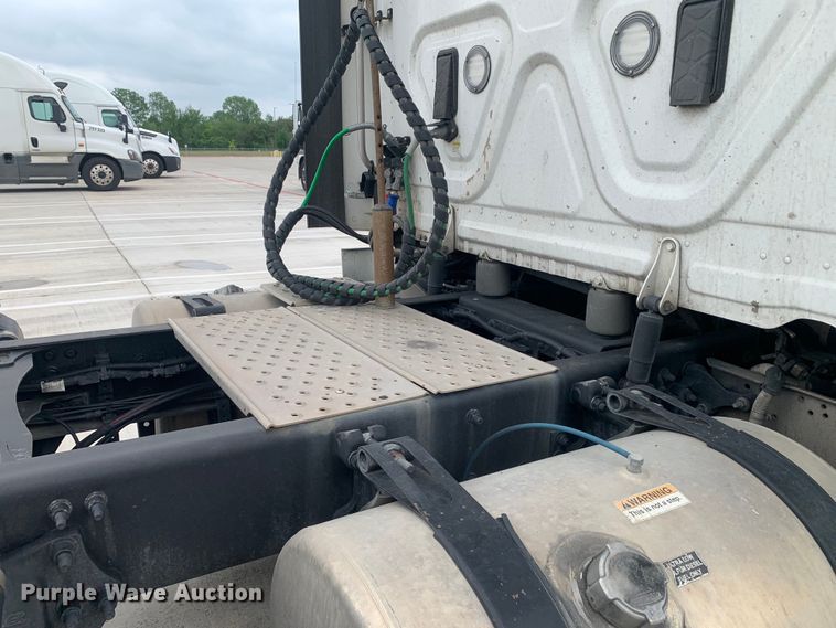 image for item DM7802 2017 Freightliner Cascadia semi truck