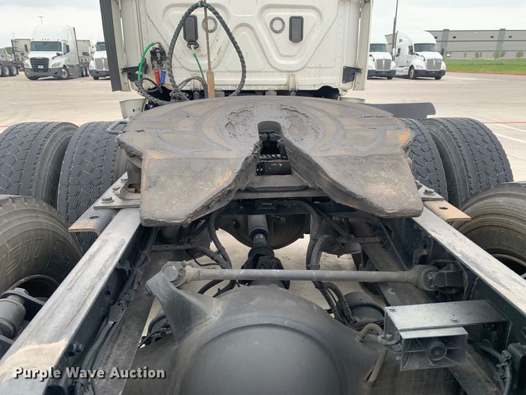 image for item DM7802 2017 Freightliner Cascadia semi truck