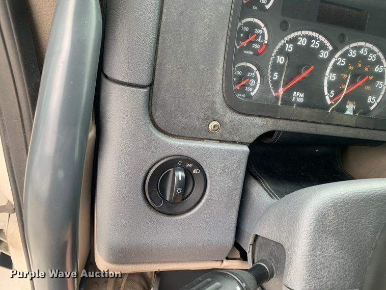 image for item DM7802 2017 Freightliner Cascadia semi truck