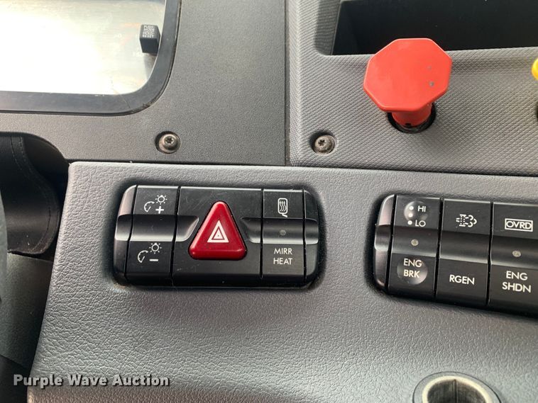 image for item DM7802 2017 Freightliner Cascadia semi truck