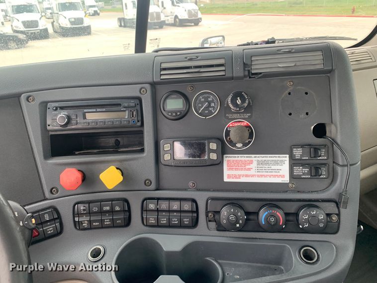 image for item DM7802 2017 Freightliner Cascadia semi truck