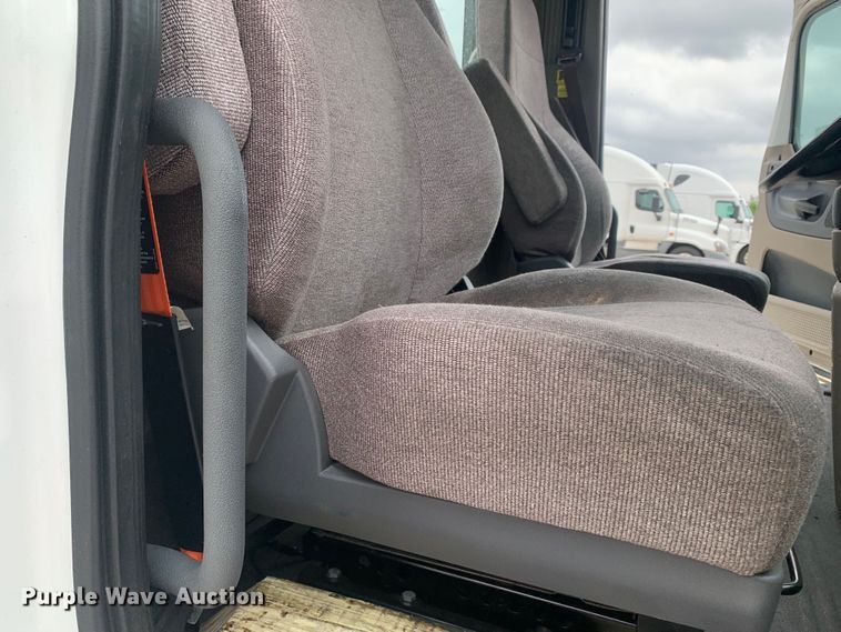 image for item DM7802 2017 Freightliner Cascadia semi truck