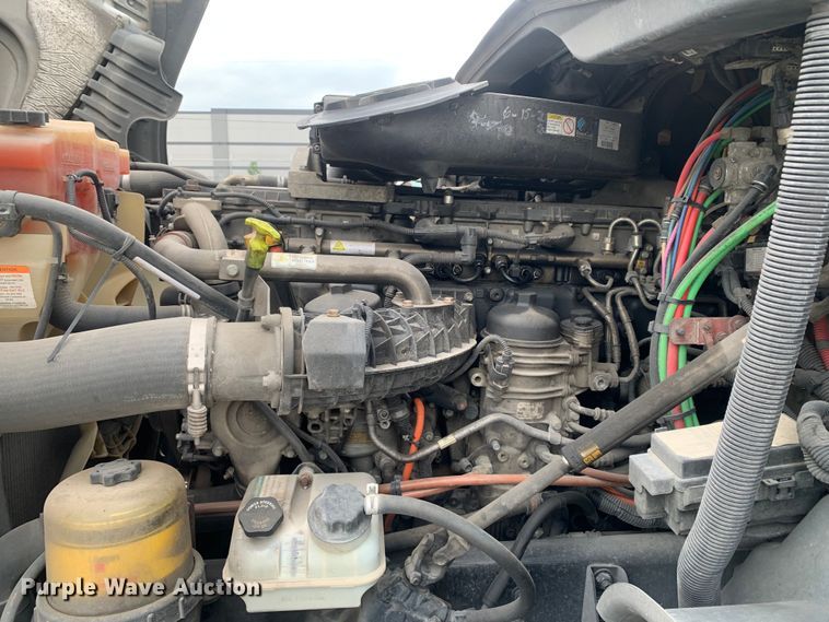 image for item DM7802 2017 Freightliner Cascadia semi truck