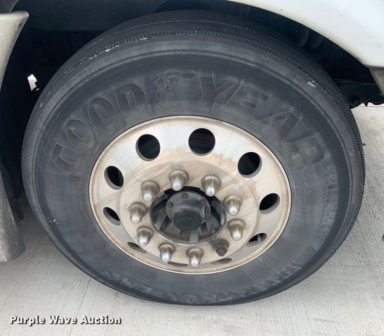 image for item DM7802 2017 Freightliner Cascadia semi truck