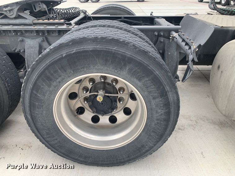 image for item DM7802 2017 Freightliner Cascadia semi truck