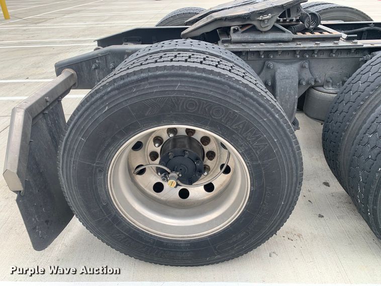 image for item DM7802 2017 Freightliner Cascadia semi truck