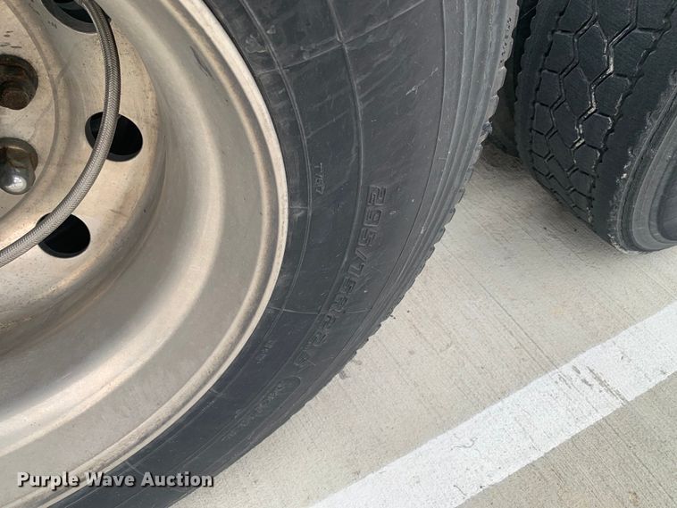 image for item DM7802 2017 Freightliner Cascadia semi truck