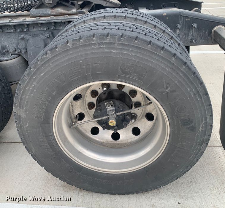 image for item DM7802 2017 Freightliner Cascadia semi truck