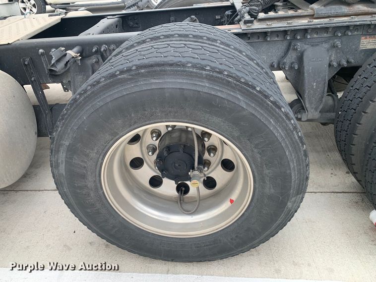 image for item DM7802 2017 Freightliner Cascadia semi truck