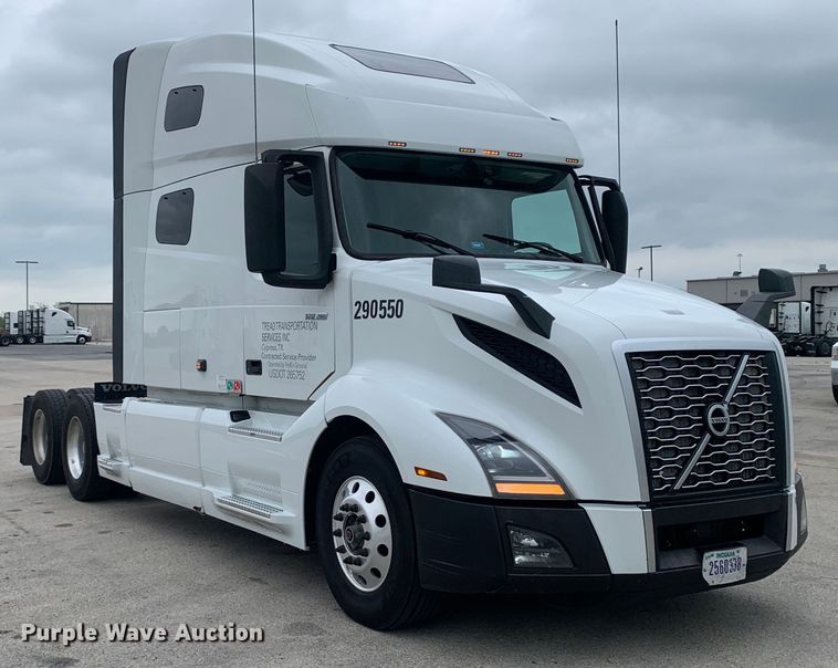 image for item DM7803 2020 Volvo VNL semi truck