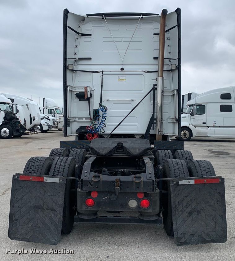 image for item DM7803 2020 Volvo VNL semi truck