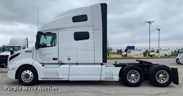 image for item DM7803 2020 Volvo VNL semi truck