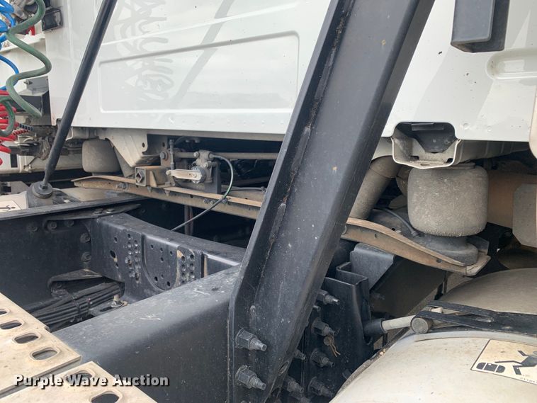 image for item DM7803 2020 Volvo VNL semi truck