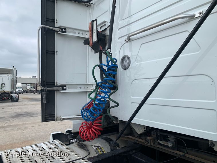 image for item DM7803 2020 Volvo VNL semi truck