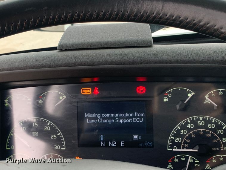 image for item DM7803 2020 Volvo VNL semi truck