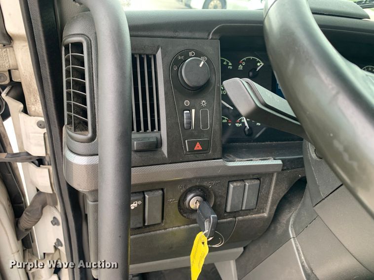 image for item DM7803 2020 Volvo VNL semi truck