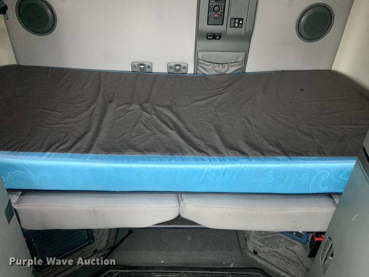 image for item DM7803 2020 Volvo VNL semi truck