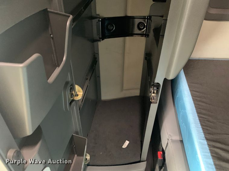 image for item DM7803 2020 Volvo VNL semi truck