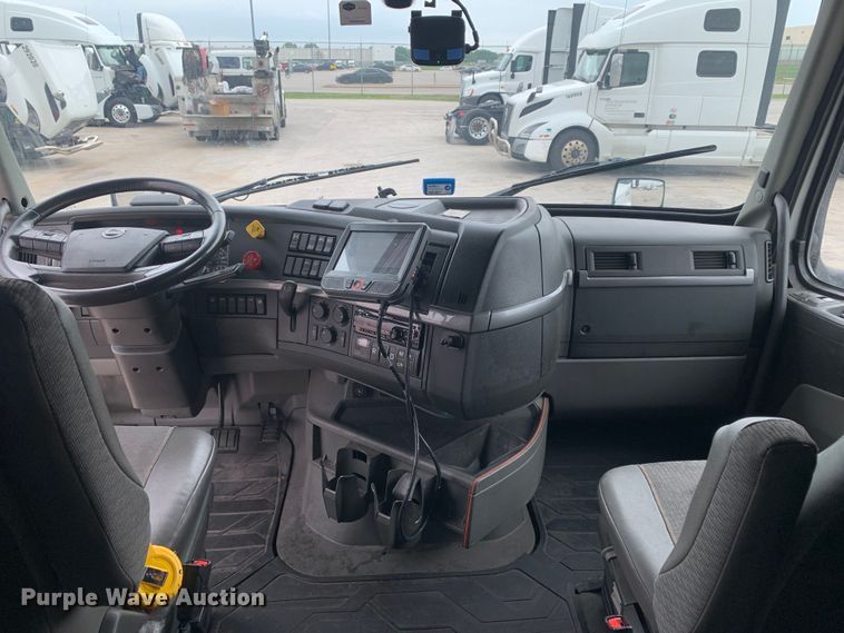 image for item DM7803 2020 Volvo VNL semi truck