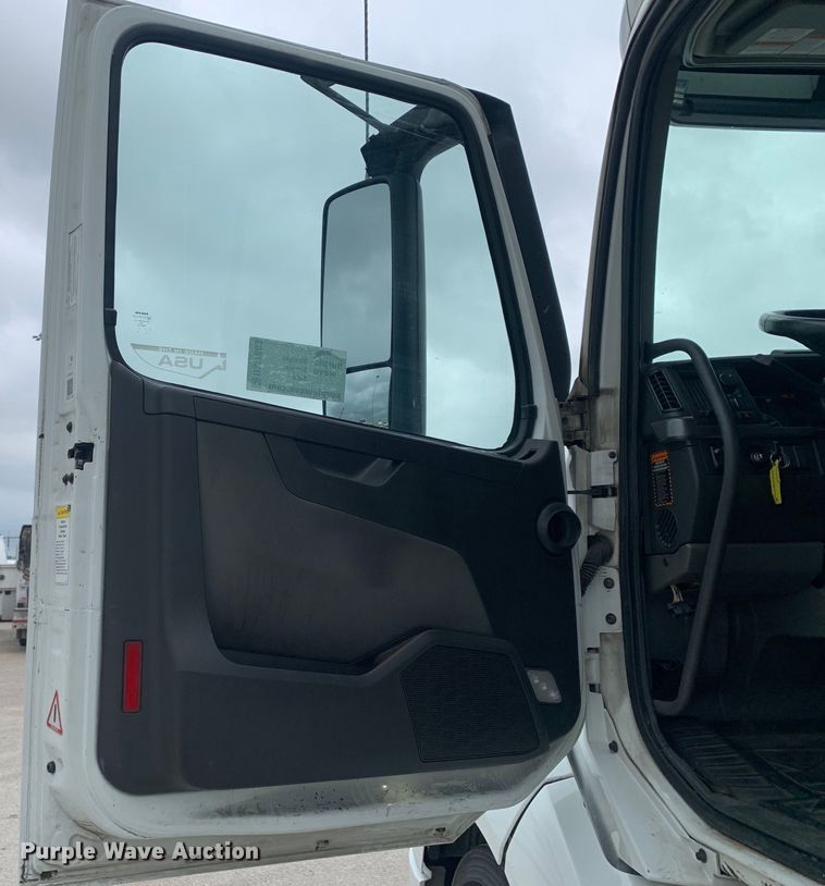 image for item DM7803 2020 Volvo VNL semi truck