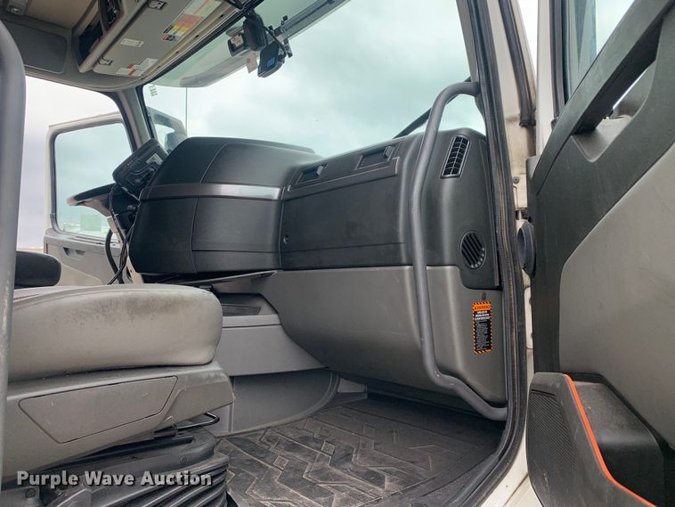 image for item DM7803 2020 Volvo VNL semi truck