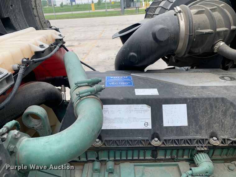 image for item DM7803 2020 Volvo VNL semi truck