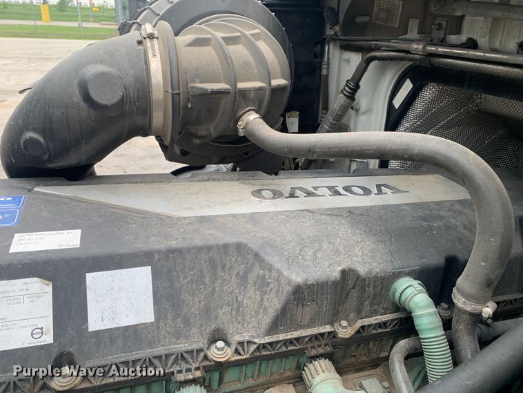 image for item DM7803 2020 Volvo VNL semi truck