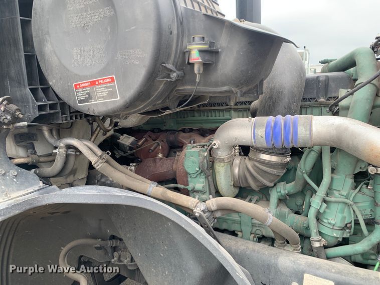 image for item DM7803 2020 Volvo VNL semi truck