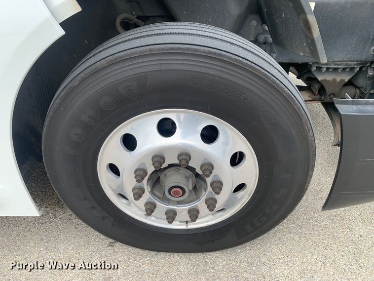 image for item DM7803 2020 Volvo VNL semi truck