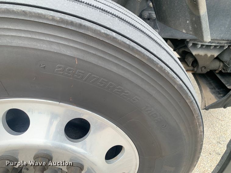 image for item DM7803 2020 Volvo VNL semi truck