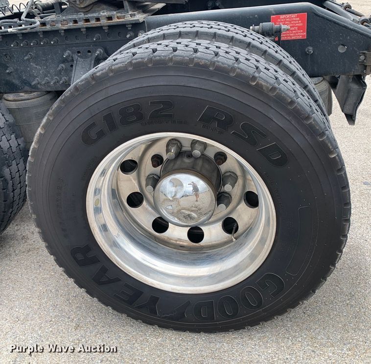 image for item DM7803 2020 Volvo VNL semi truck