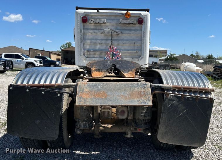 image for item DO1084 1987 Ford LT9000 semi truck