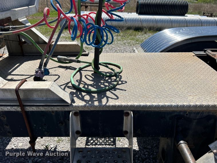 image for item DO1084 1987 Ford LT9000 semi truck