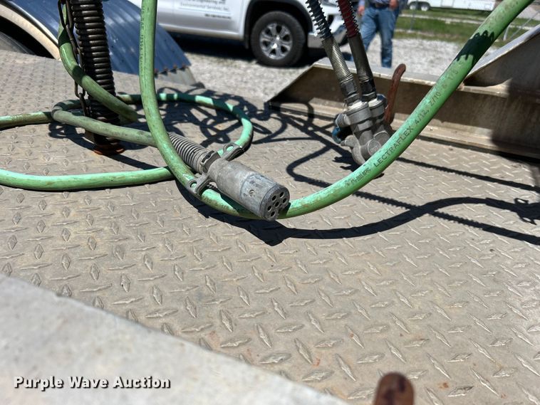 image for item DO1084 1987 Ford LT9000 semi truck