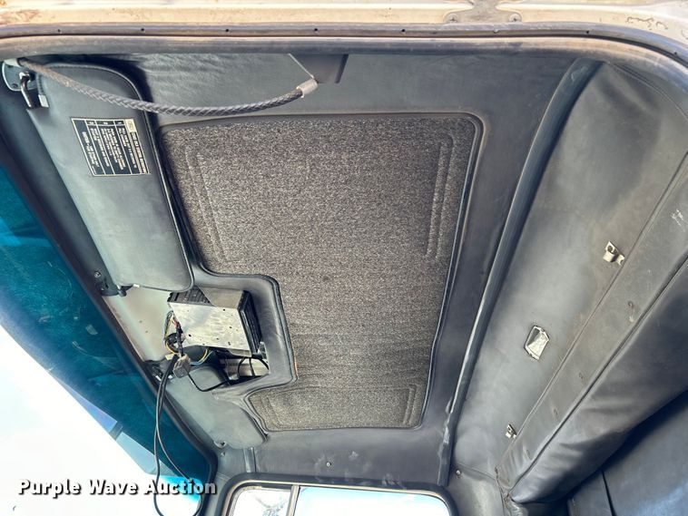 image for item DO1084 1987 Ford LT9000 semi truck