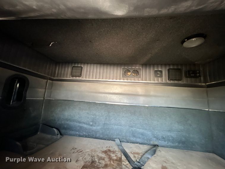 image for item DO1084 1987 Ford LT9000 semi truck