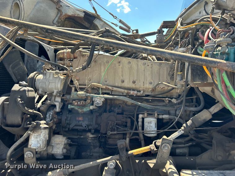 image for item DO1084 1987 Ford LT9000 semi truck