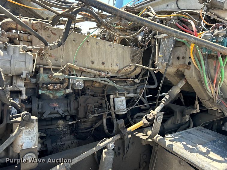 image for item DO1084 1987 Ford LT9000 semi truck