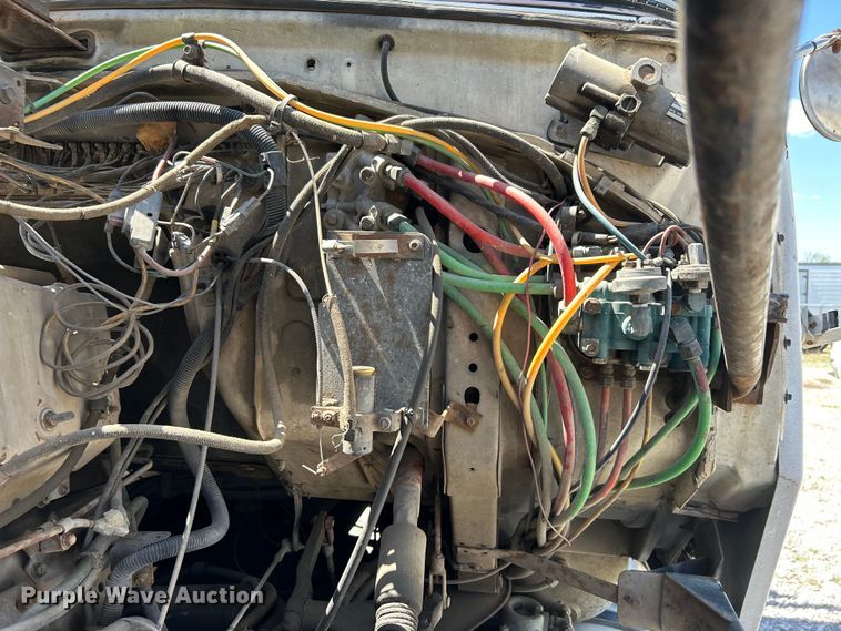 image for item DO1084 1987 Ford LT9000 semi truck