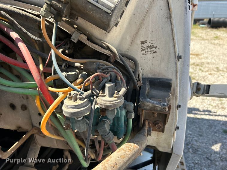 image for item DO1084 1987 Ford LT9000 semi truck