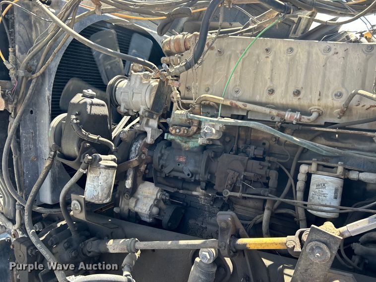 image for item DO1084 1987 Ford LT9000 semi truck